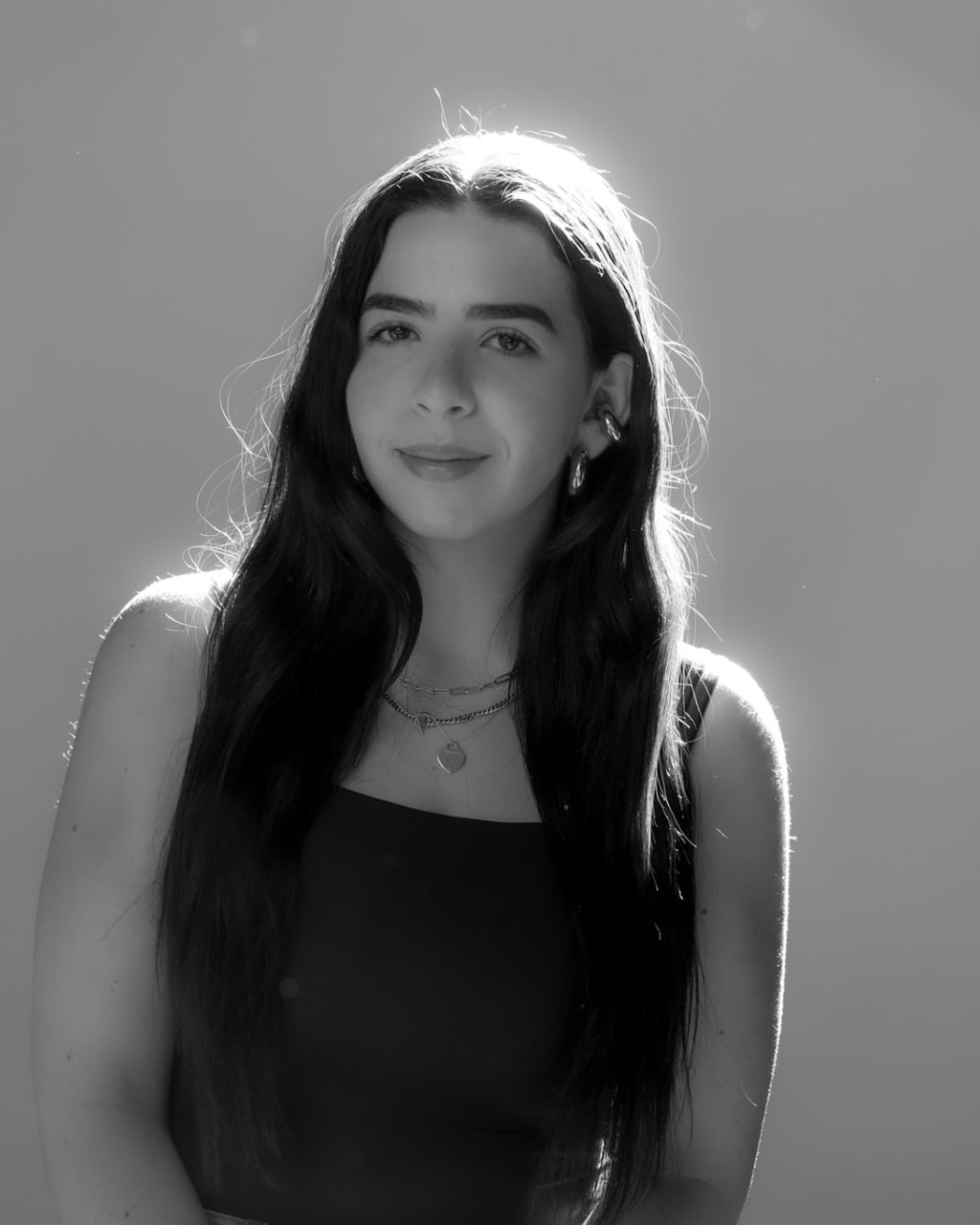 Retrato de Nirel Zuman, estilista, en blanco y negro